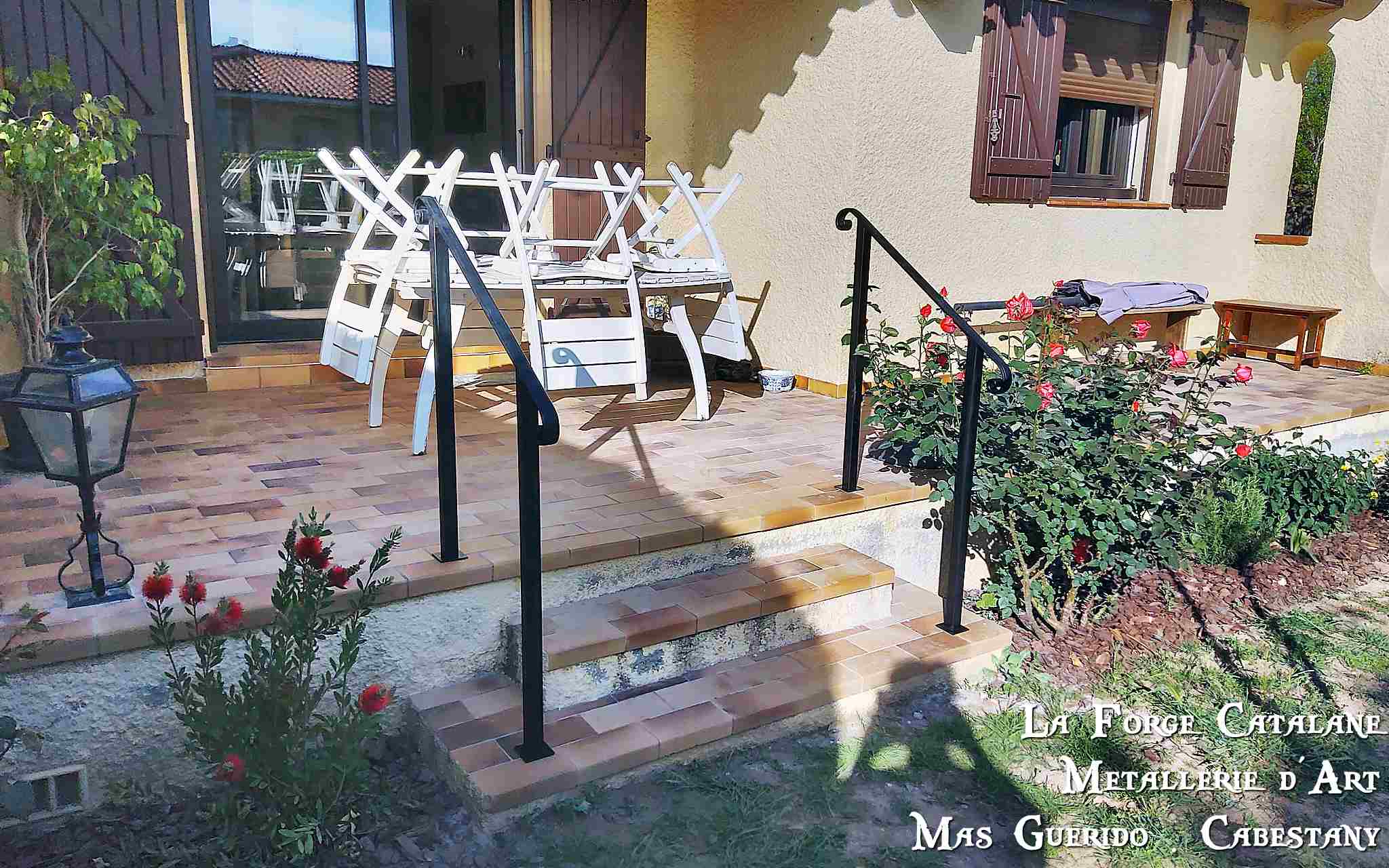 main courante moulure sur poteaux thermolaquage forge catalane.jpg